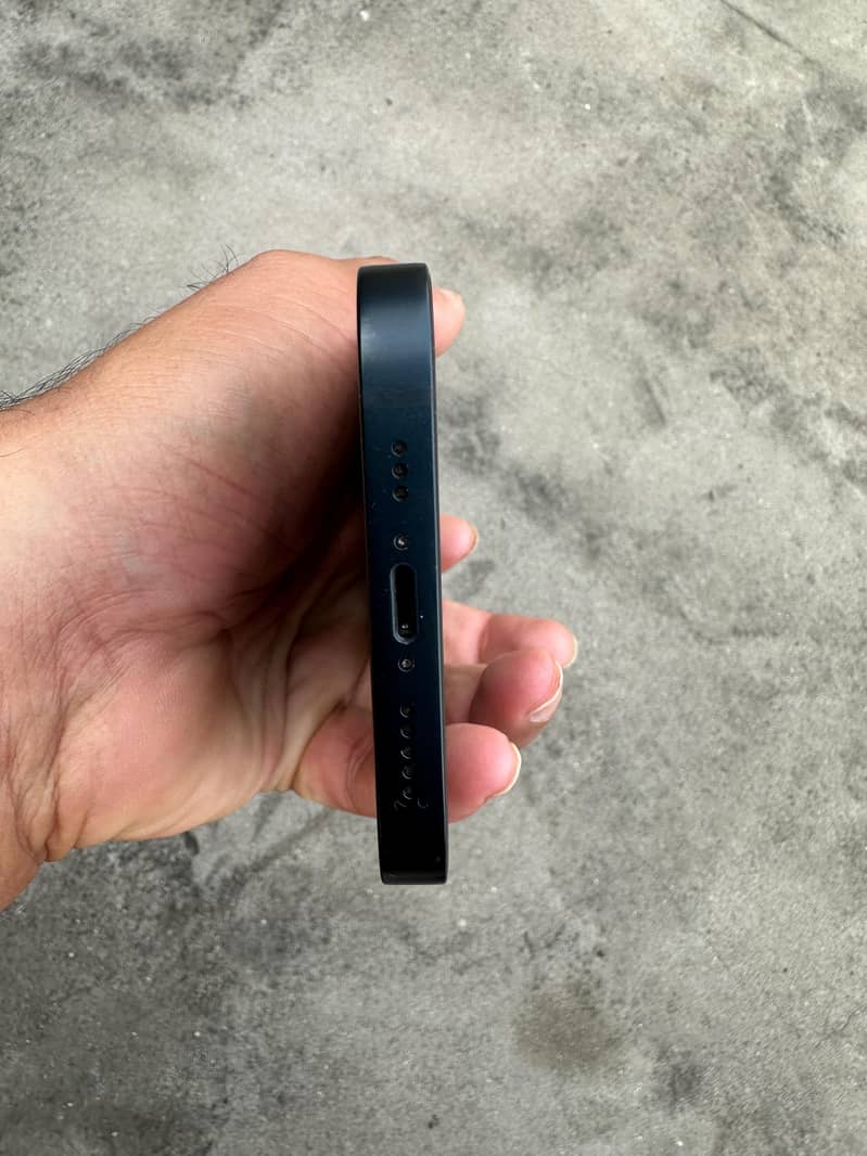 Apple iPhone 13 17