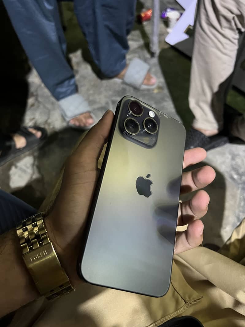 Apple iPhone 15 Pro Max 3