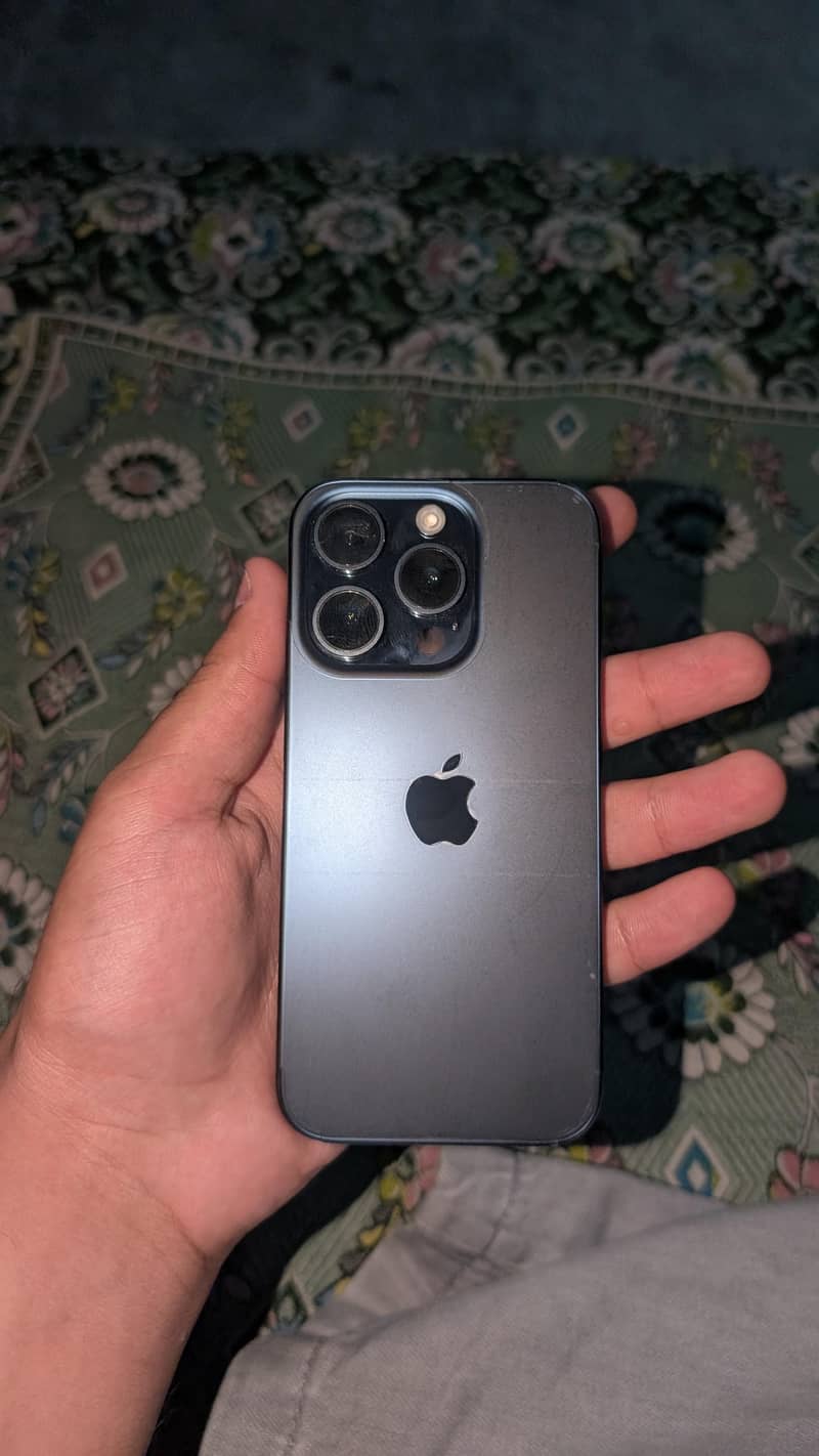 apple-iphone-15-pro-mobile-phones-1119107991