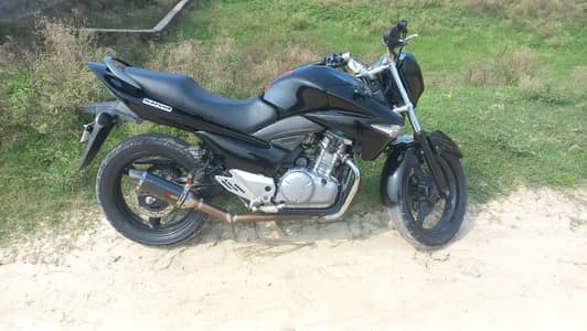 Suzuki inazuma 250