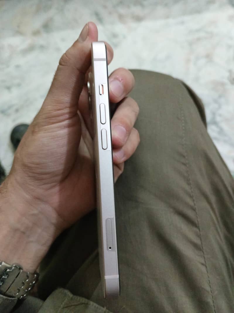 Apple iPhone 13 4