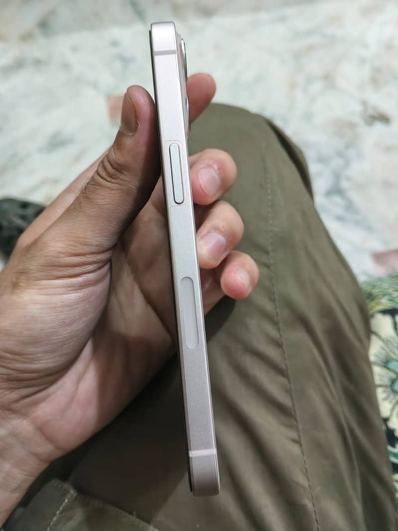 Apple iPhone 13 5