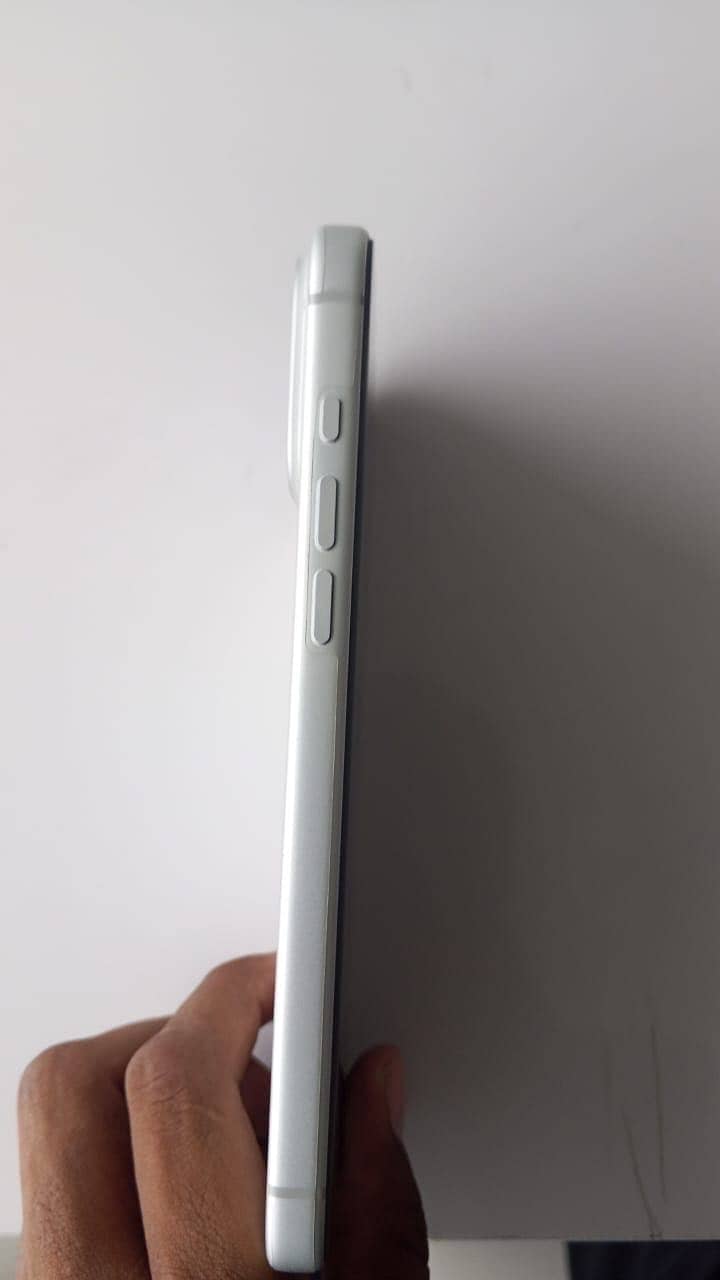 Apple iPhone 17 Pro Max 4