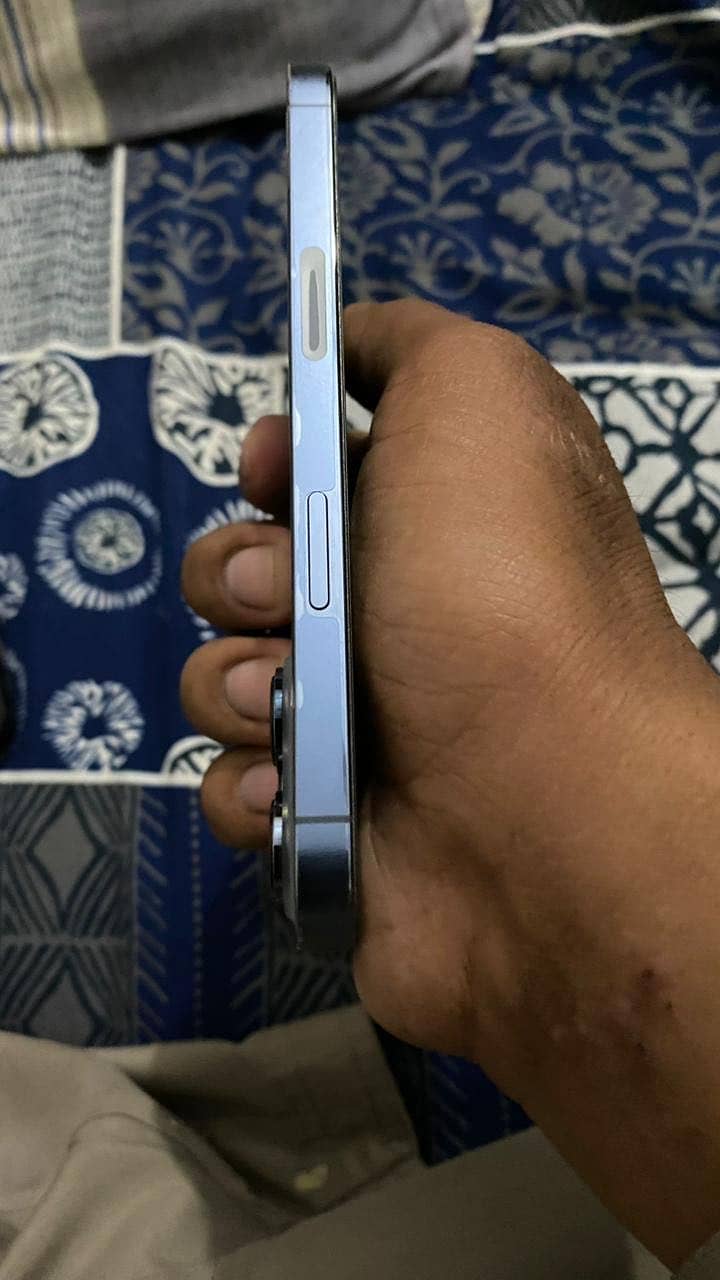 Apple iPhone 13 Pro 2