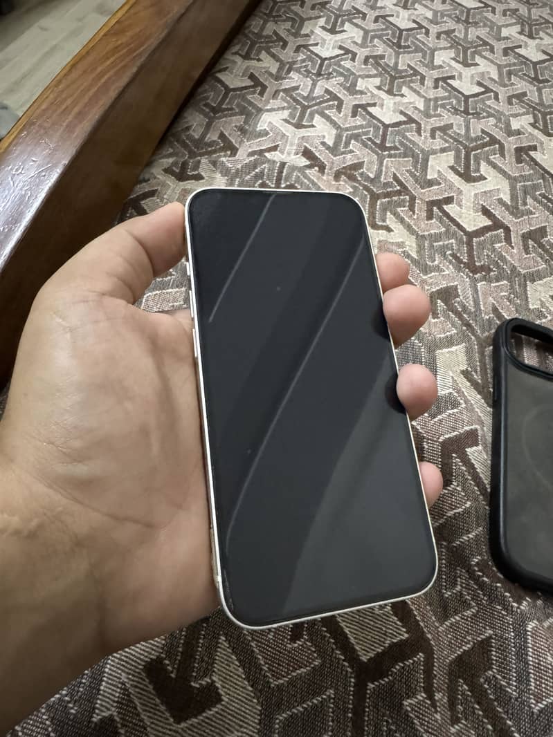 Apple iPhone 13 2