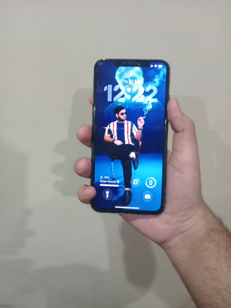 Apple iPhone 11 Pro Max 4