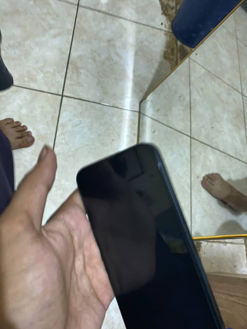 Apple iPhone 13 2