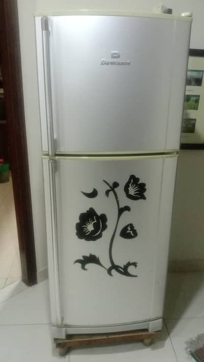 Dawlance refrigerator large size Home used, good condition. Clean.