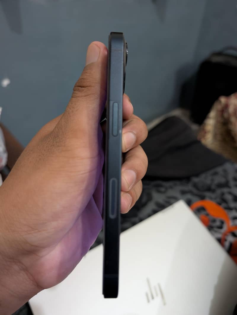 Apple iPhone 13 2
