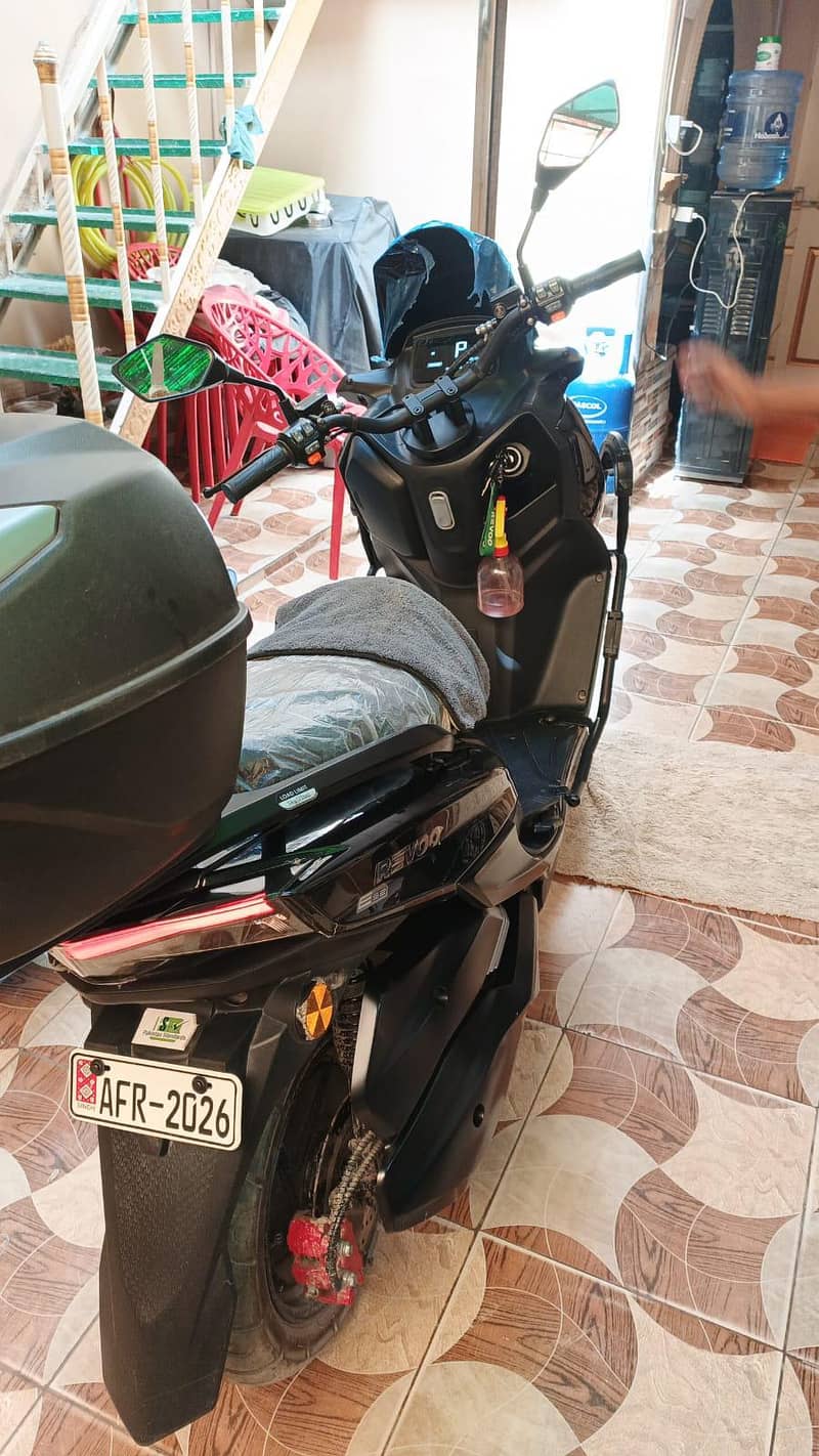 Revo e52 4