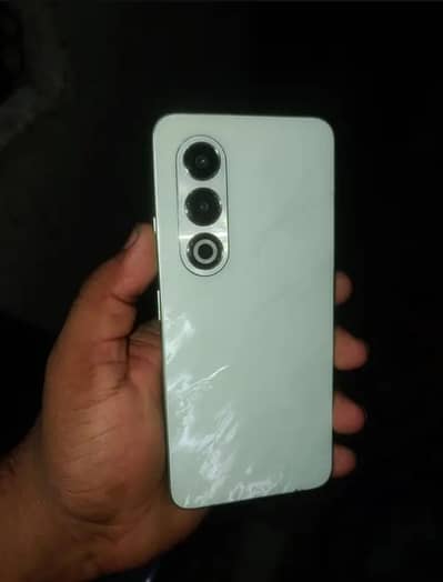 Itel S25 6/128 AMOLED DISPLAY IN DISLAY FINGER PRINT