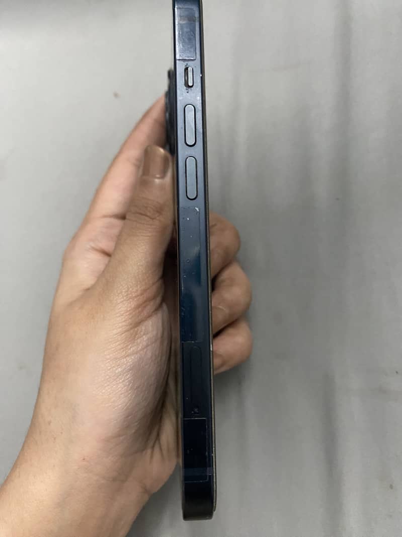 Apple iPhone 13 1