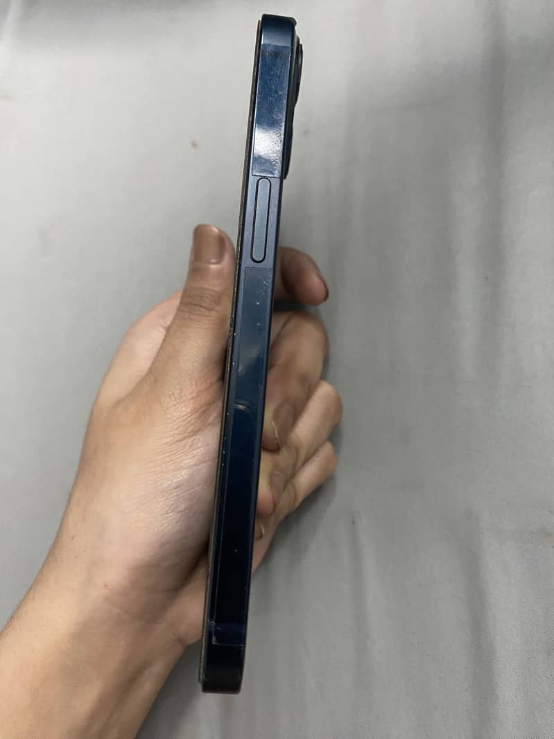 Apple iPhone 13 2