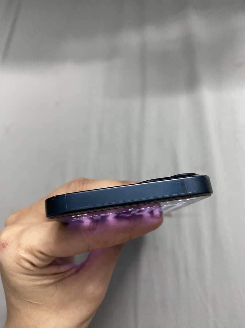 Apple iPhone 13 5