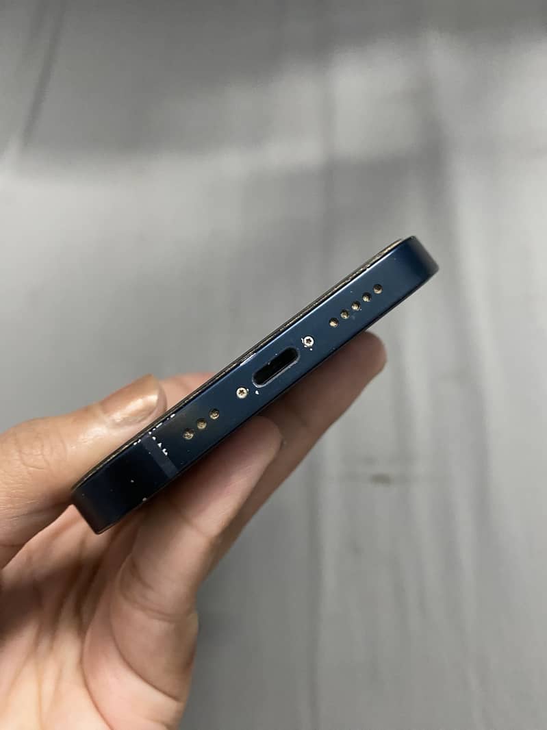 Apple iPhone 13 6