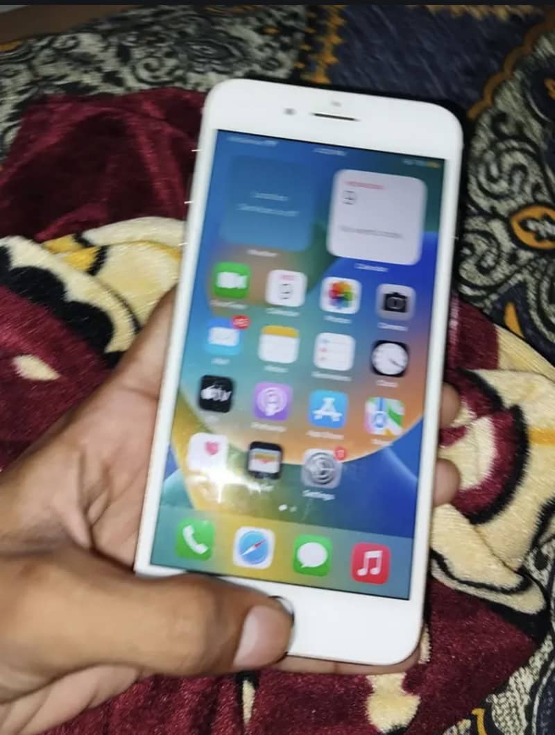 Apple iPhone 8 Plus 1