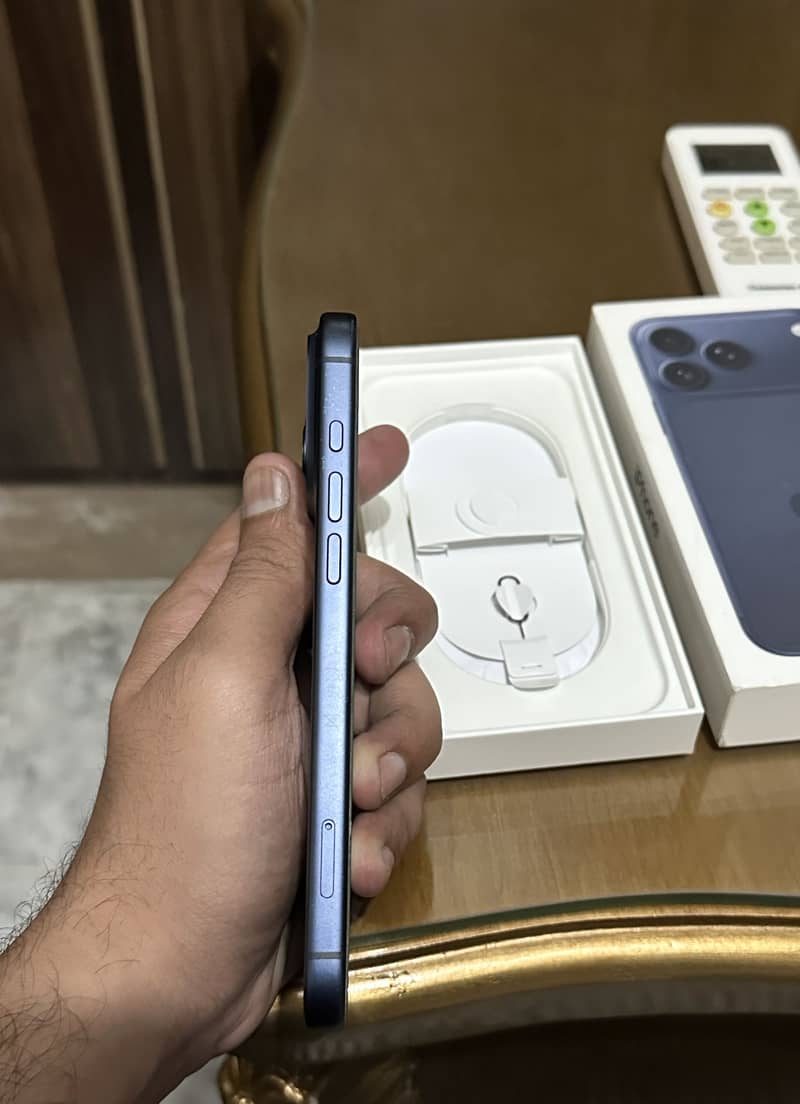 Apple iPhone 17 Pro Max 2
