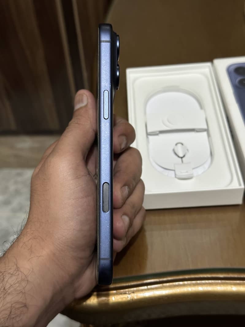 Apple iPhone 17 Pro Max 3