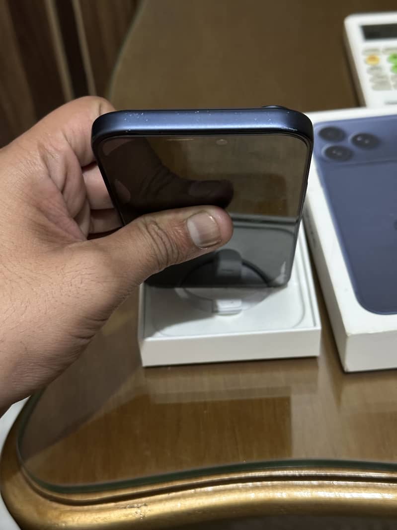 Apple iPhone 17 Pro Max 4