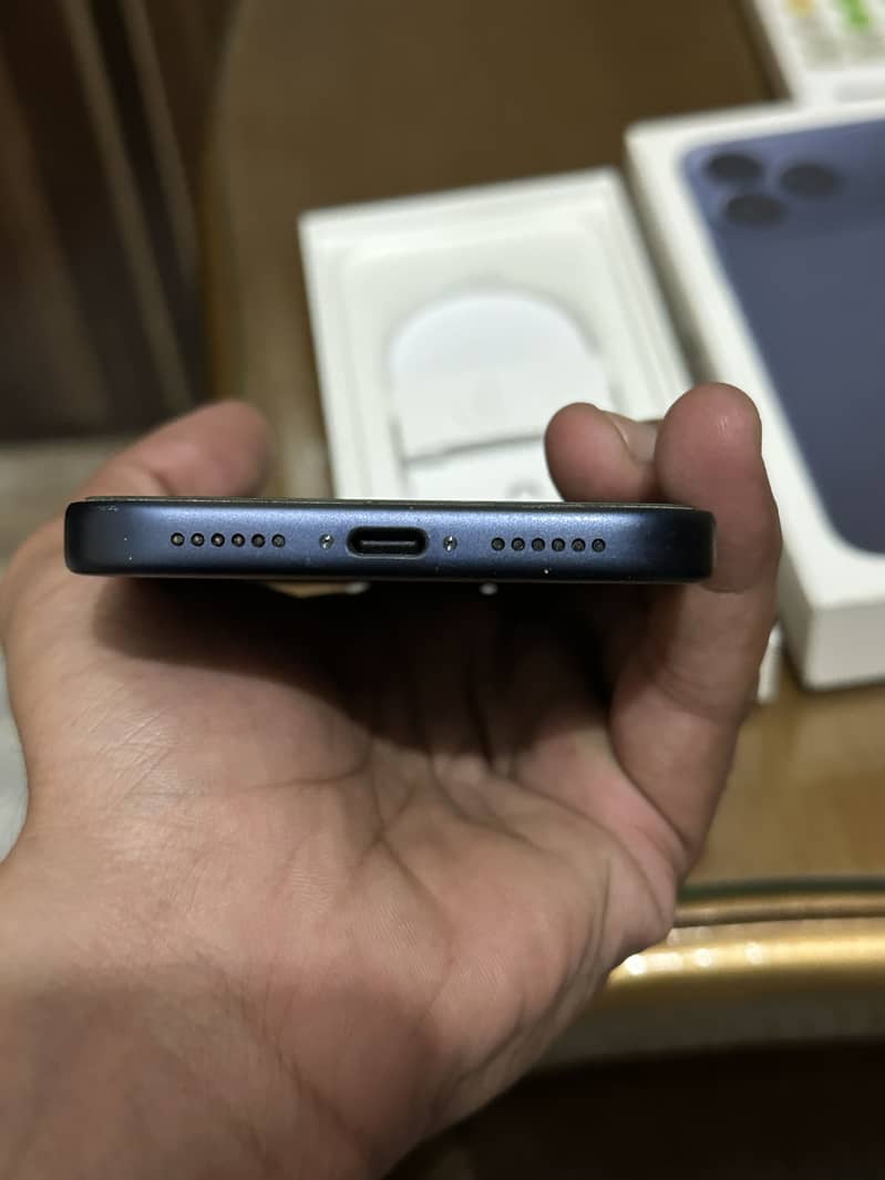 Apple iPhone 17 Pro Max 5