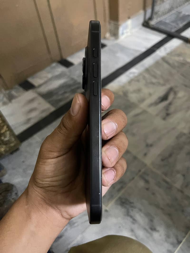 IPhone 16 Pro Max 2