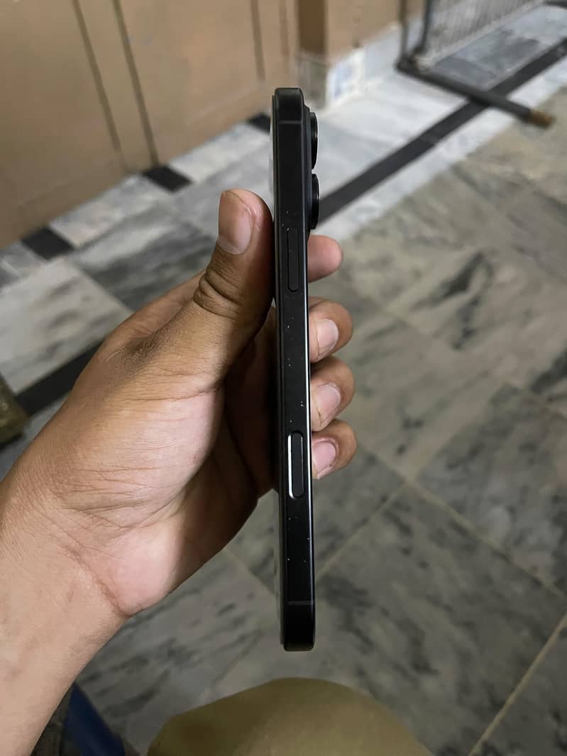 IPhone 16 Pro Max 3