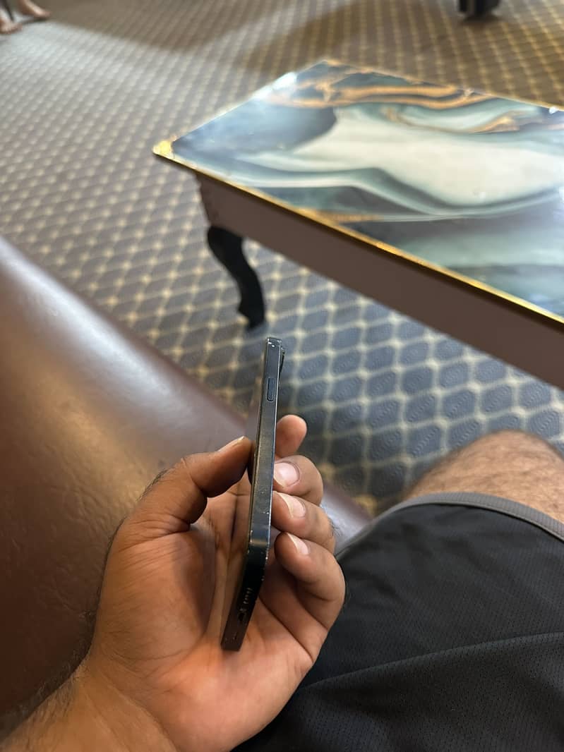Apple iPhone 13 2