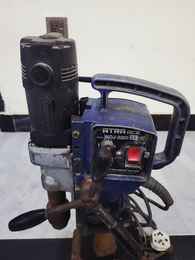 Magnetic drill machine