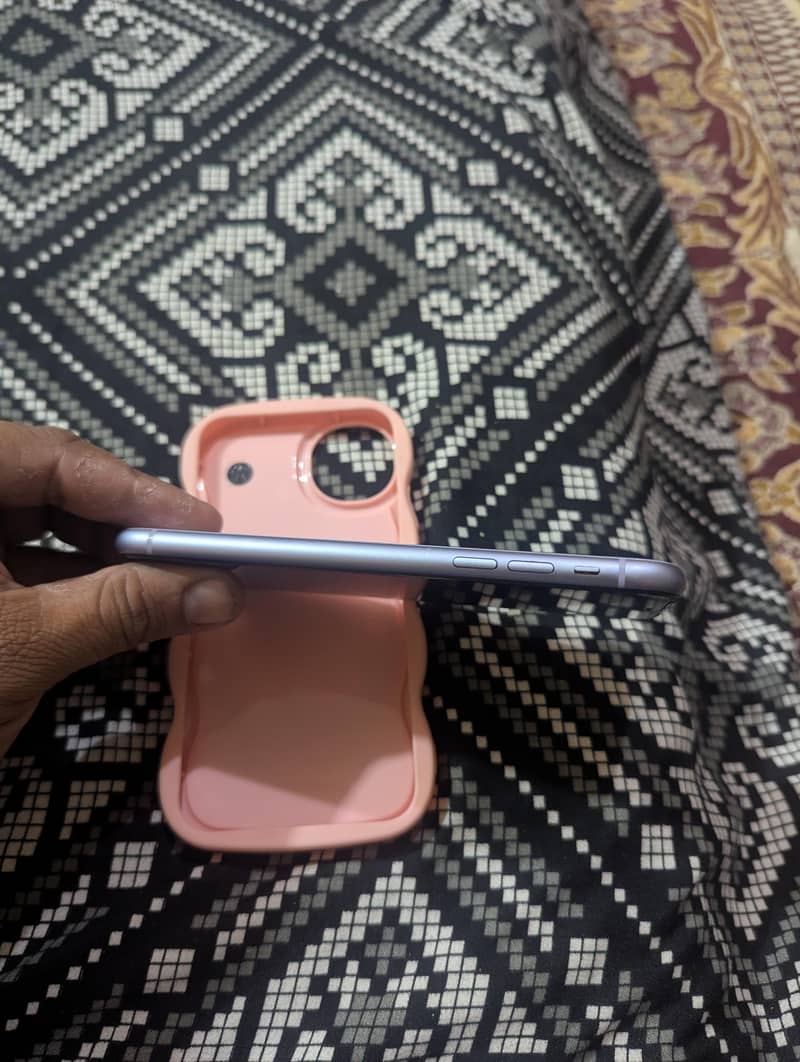 Apple iPhone 11 3
