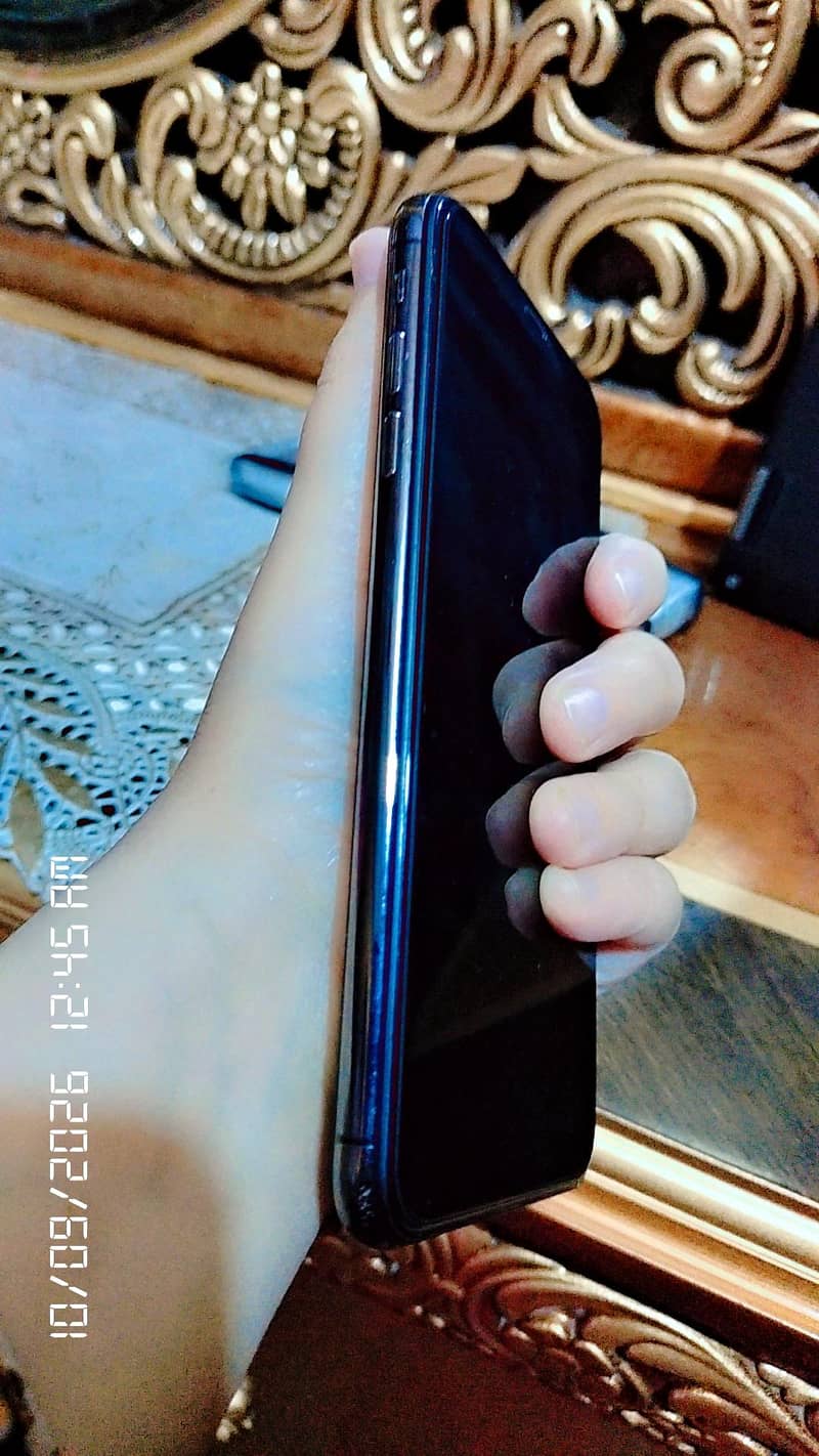 Apple iPhone XS Max 1