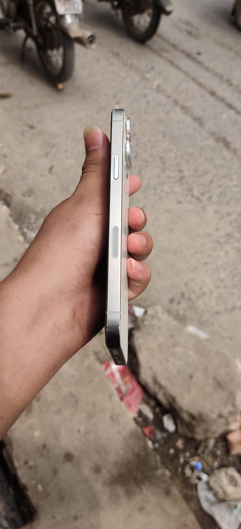Apple iPhone 13 Pro Max 1