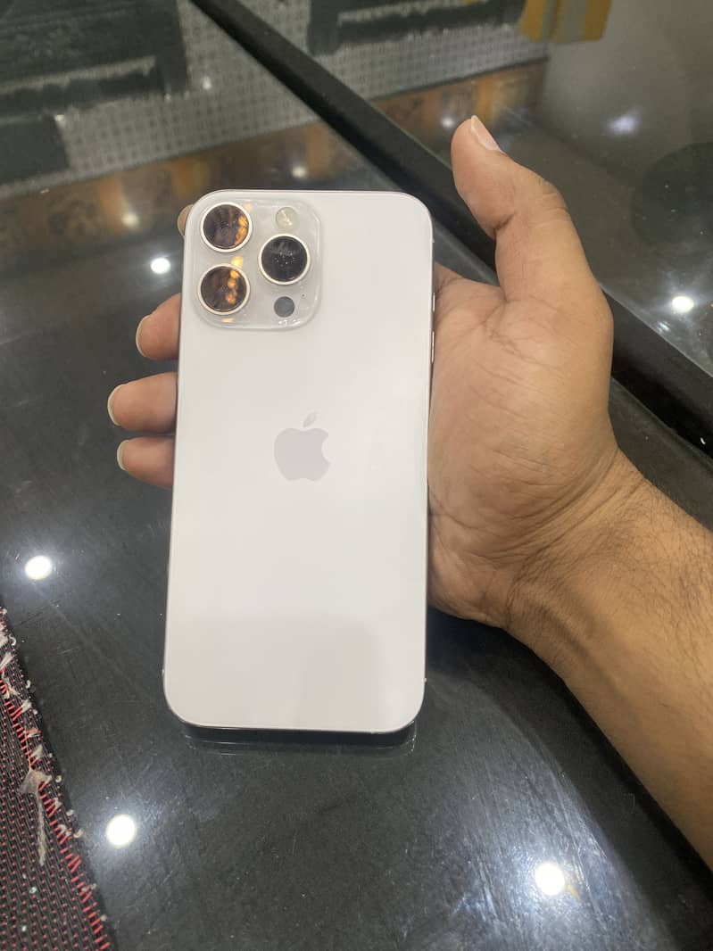 Apple iPhone 16 Pro Max 0