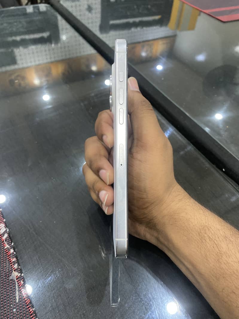 Apple iPhone 16 Pro Max 3