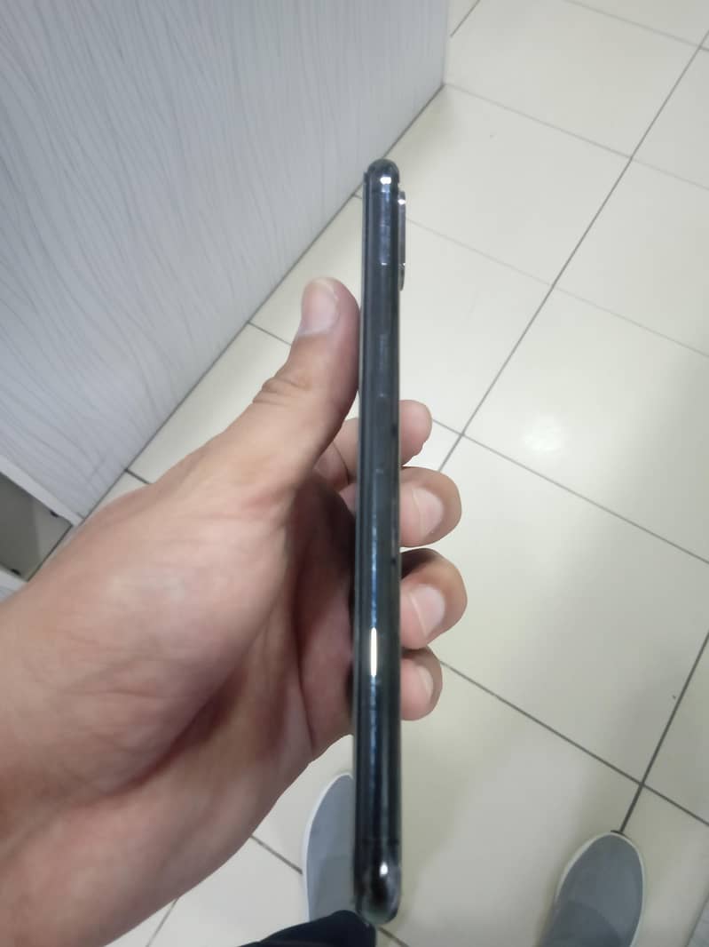 Apple iPhone XS Max 3
