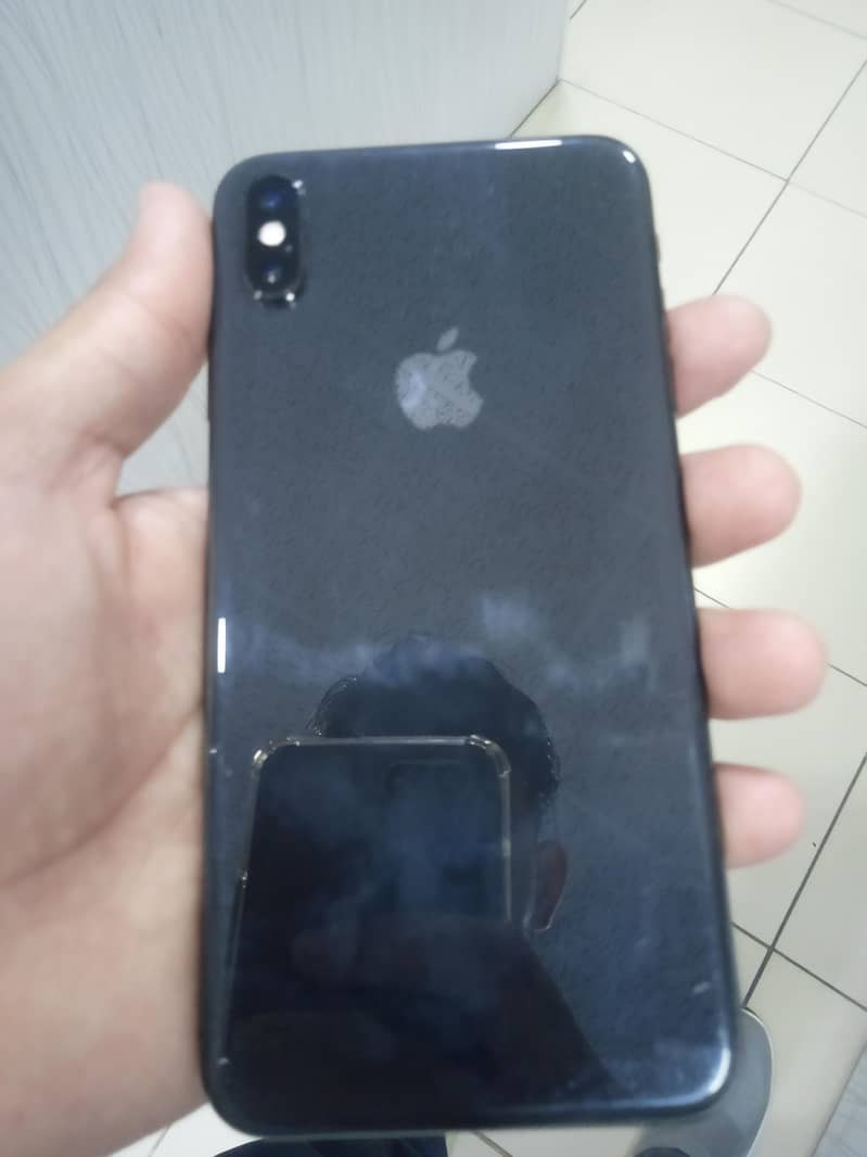 Apple iPhone XS Max 4