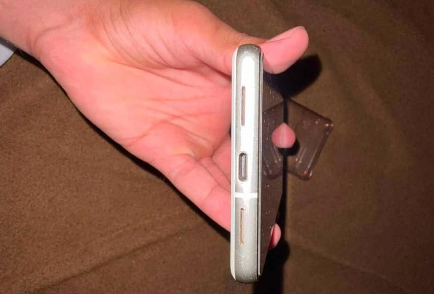 Google Pixel 7 4