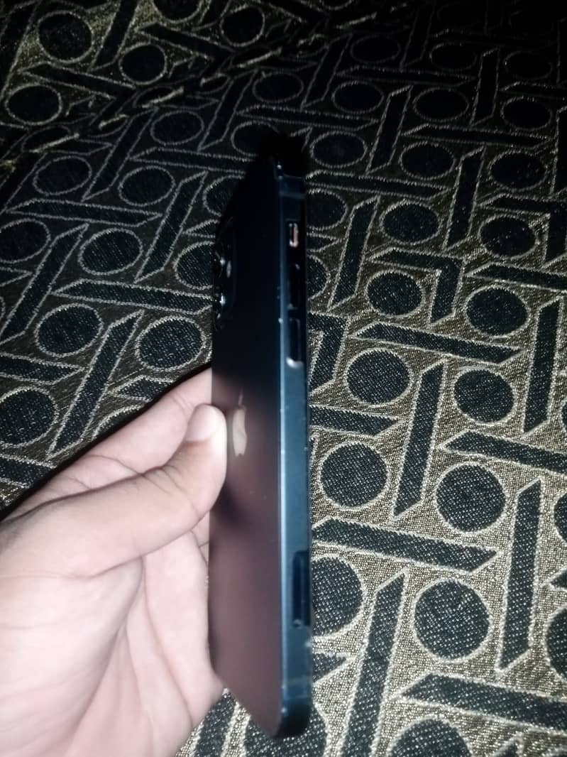 Apple iPhone 12 4