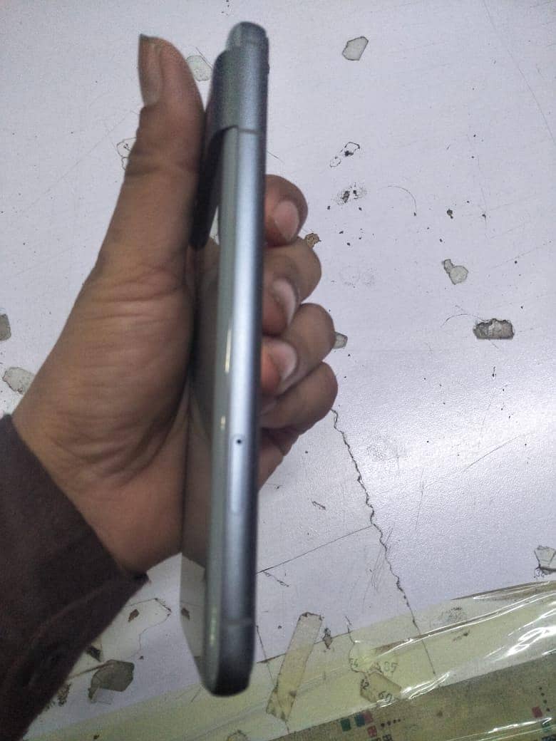 Google Pixel 8 4