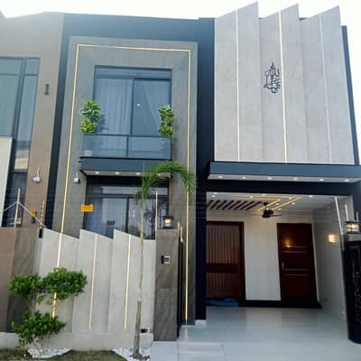 5.5 Marla Corner House Available For Sale