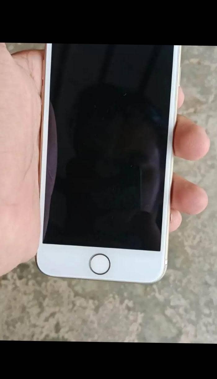 Apple iPhone 7 0