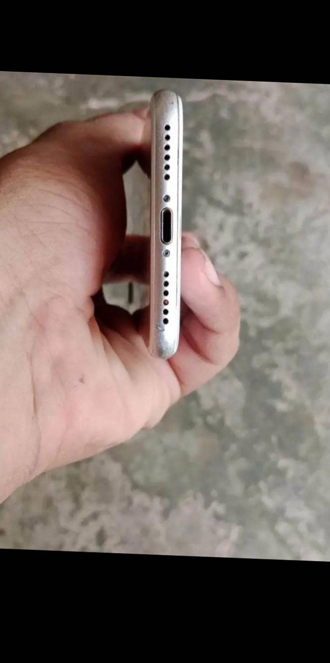 Apple iPhone 7 3