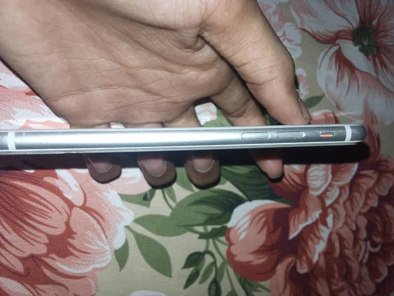 Apple iPhone 8 1