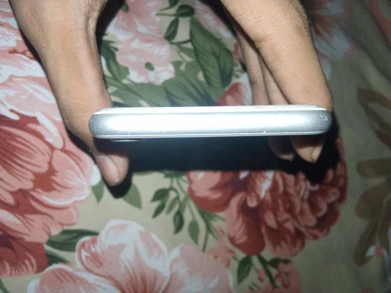 Apple iPhone 8 4