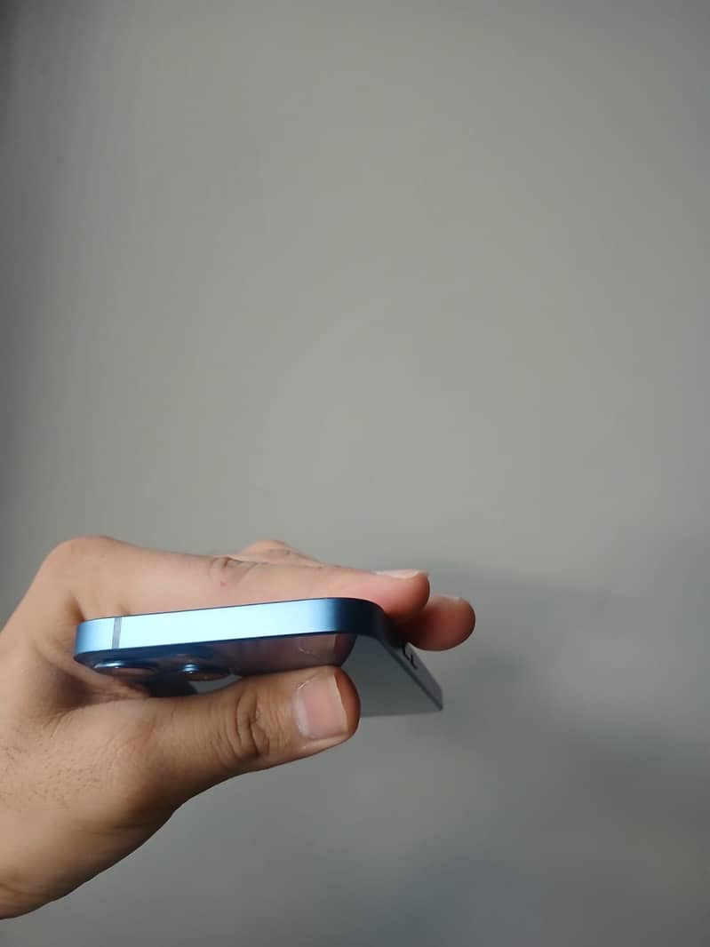 Apple iPhone 13 1