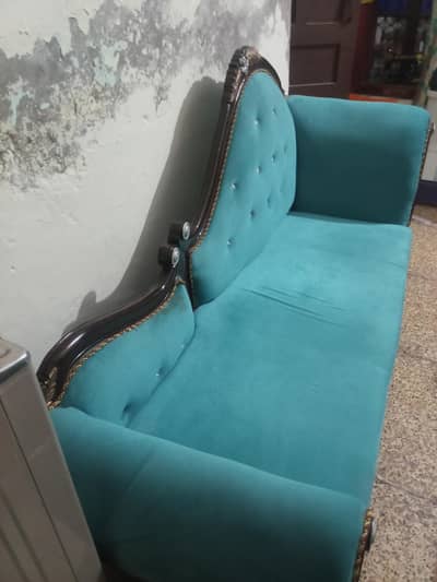 Devan sofa ha green color ma