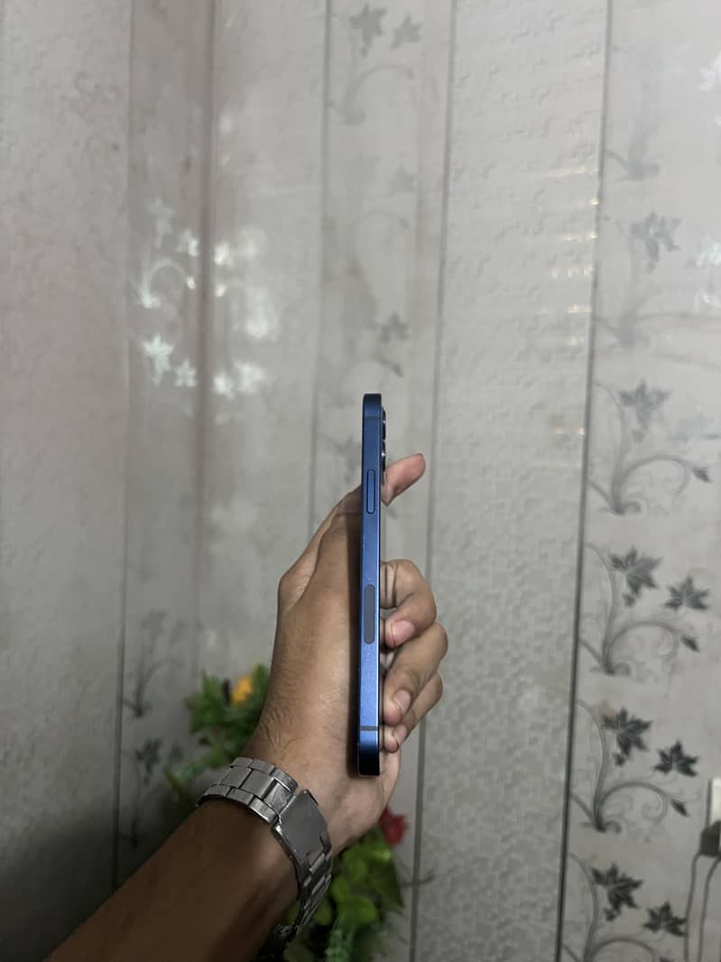 Apple iPhone 12 2