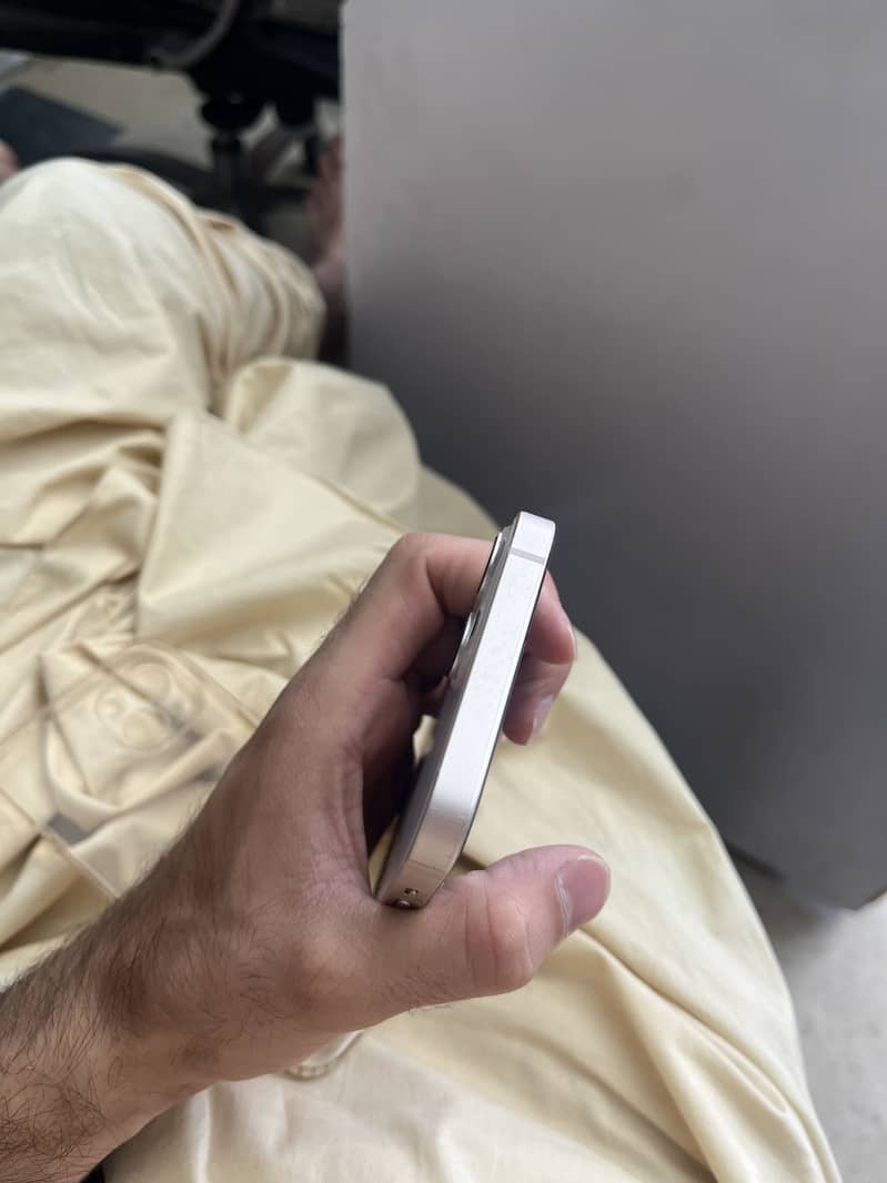 Apple iPhone 13 0