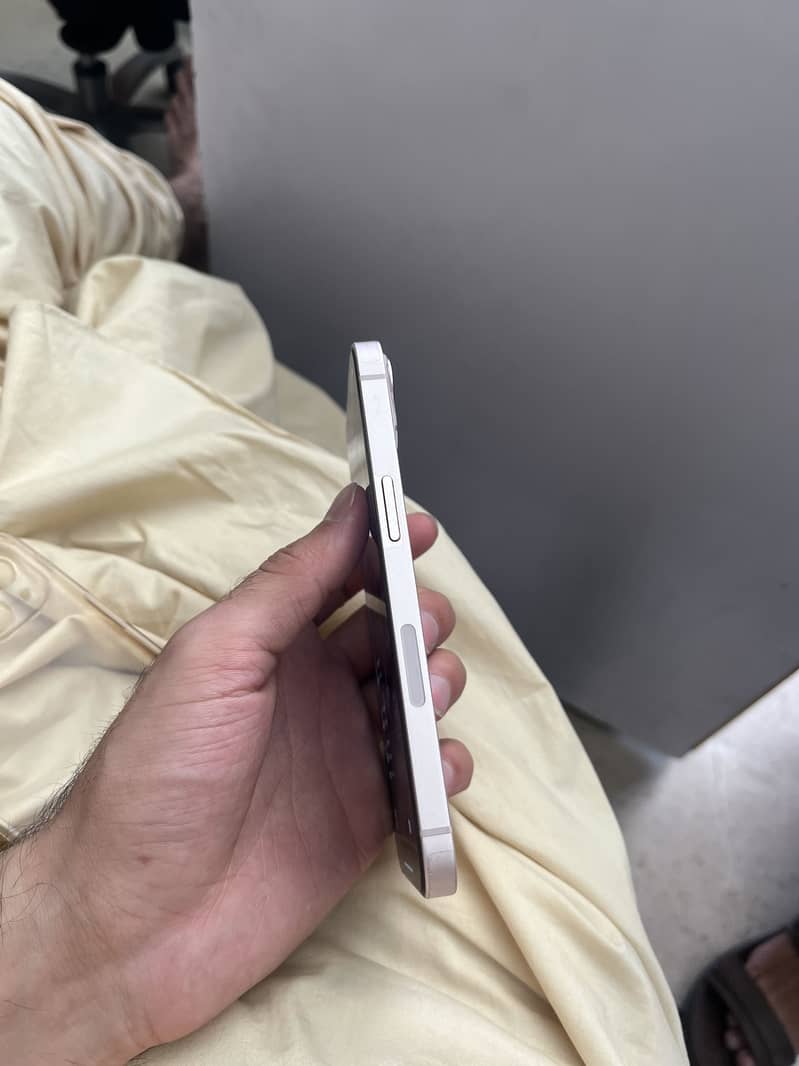 Apple iPhone 13 2