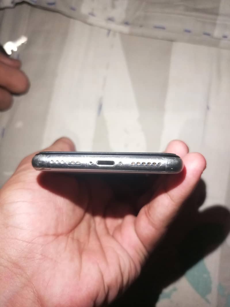 Apple iPhone X 5