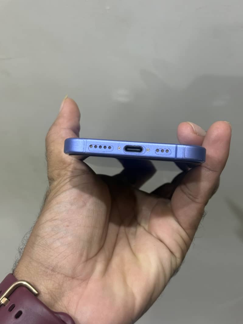 Apple iPhone 16 3